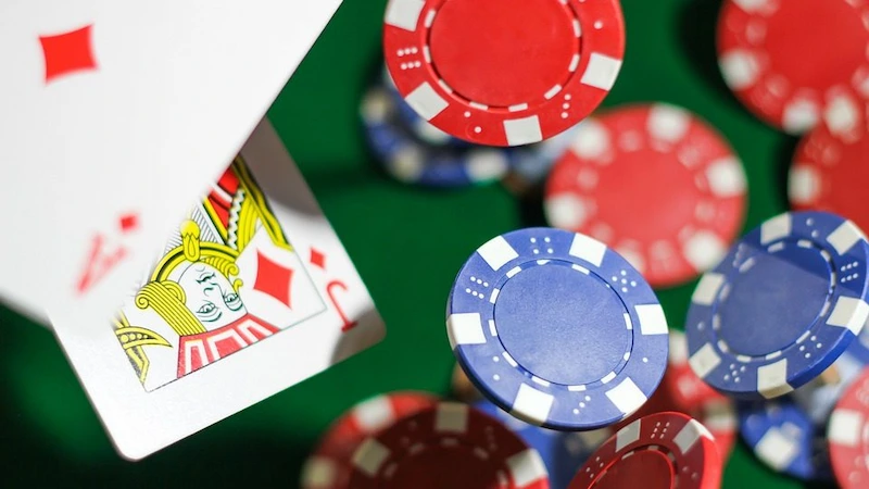 Giới Thiệu Về Chặn Bài Poker